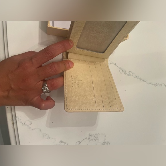 LV wallet, brand new never worn ! Great for last minute holiday gift - Picture 5 of 6